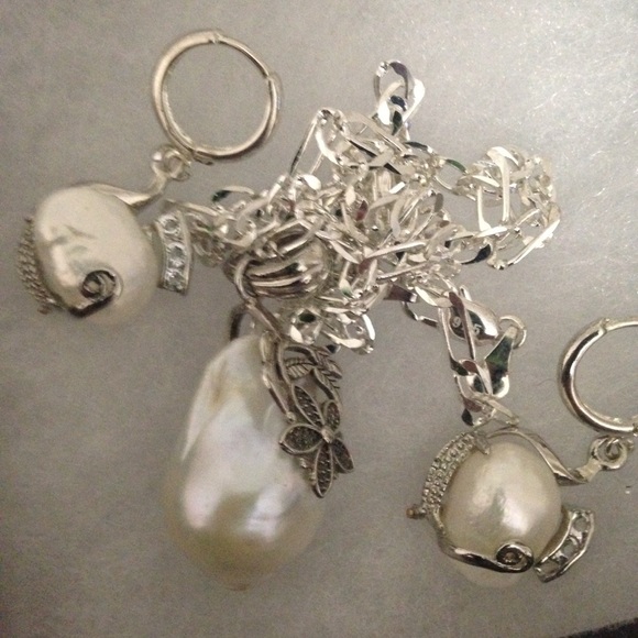 Genuine 1.25in Baroque Pearl Pendant n Earrings - Picture 1 of 16